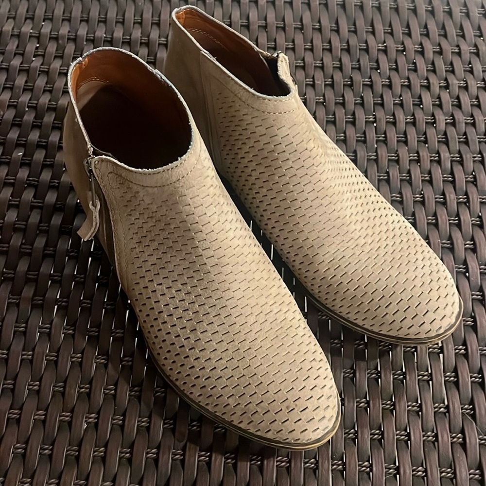 Lucky Brand Cream Ankle Booties
